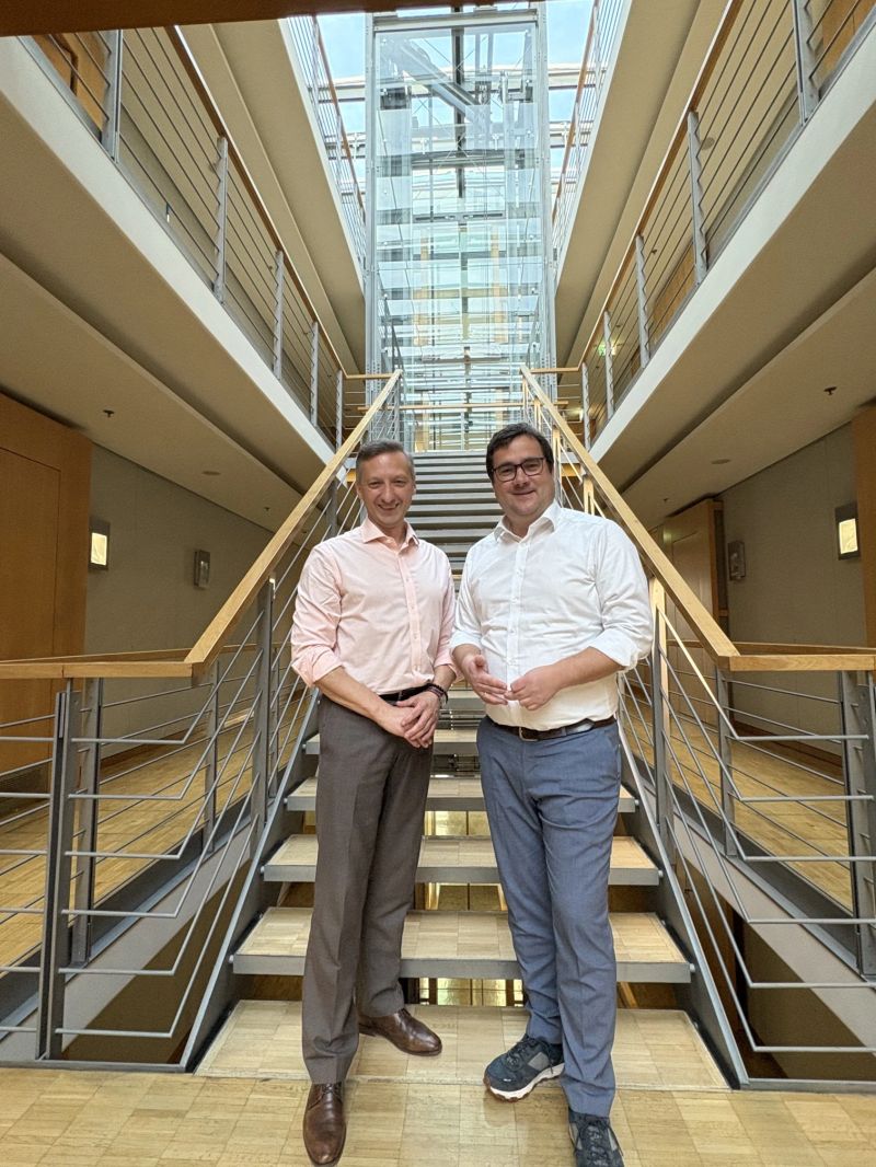 bauforumstahl Hauptgeschäftsführer Gegor Machura und Bundestagsabgeordnter Lutz Brinkmann