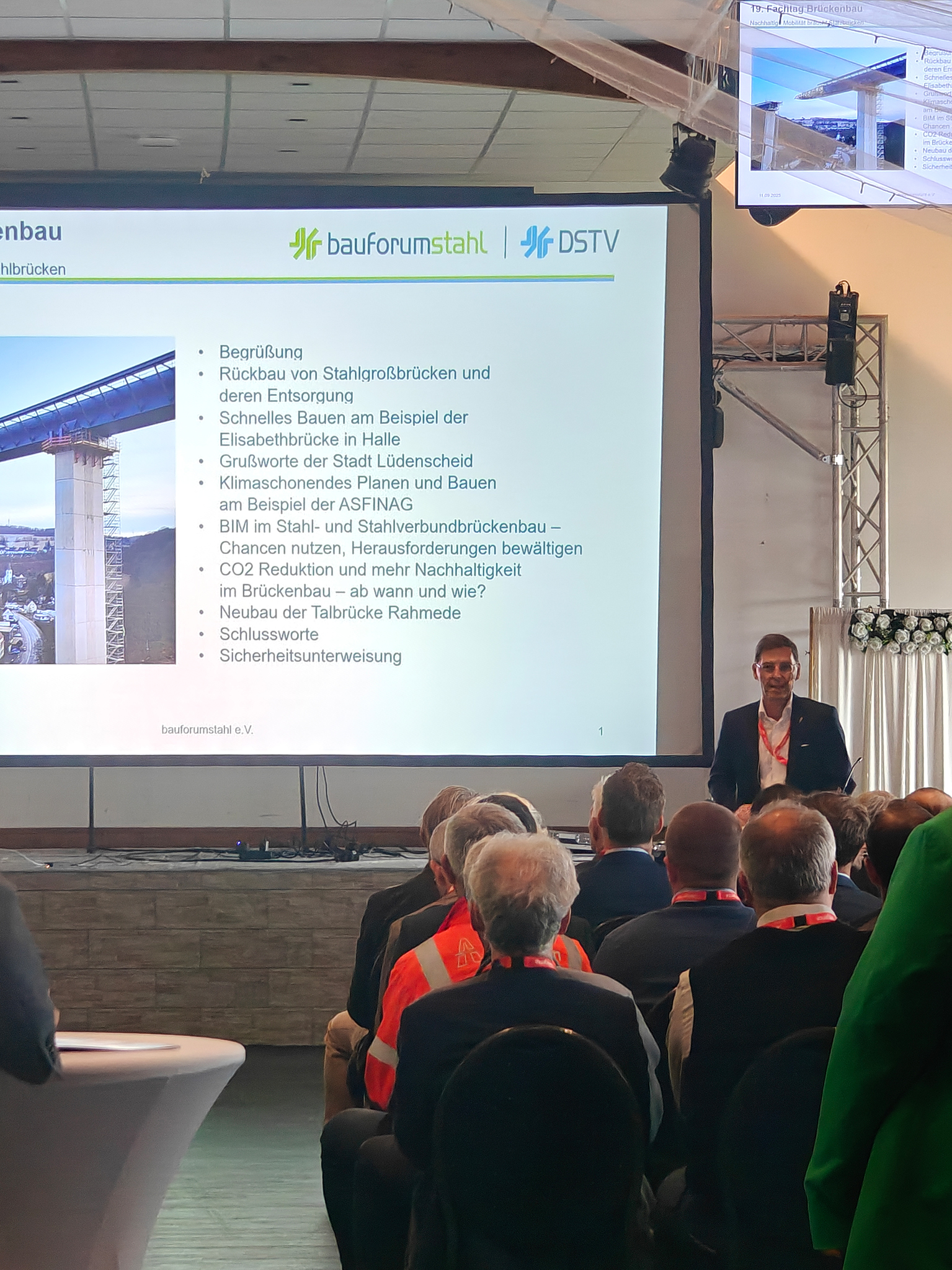 Günther Dorrer hält seine Präsentation vor dem Auditorium
