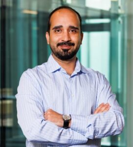 Portrait von Shahin Sayyareh, Doktorand Lebenszyklusanalyse, Universität Luxemburg. Er lächelt in die Kamera